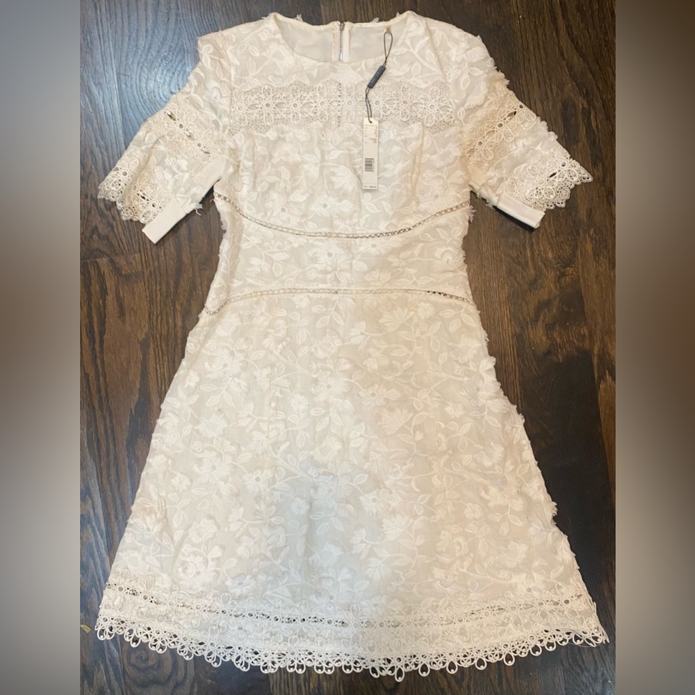 Elie Tahari White knee length lace dress